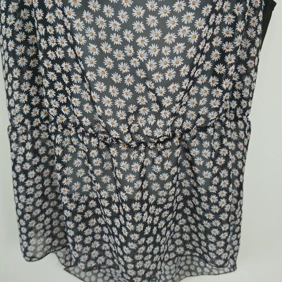 Smart Set Semi-Sheer High-Low Sleeveless  Blouse, M - Picture 3 of 5